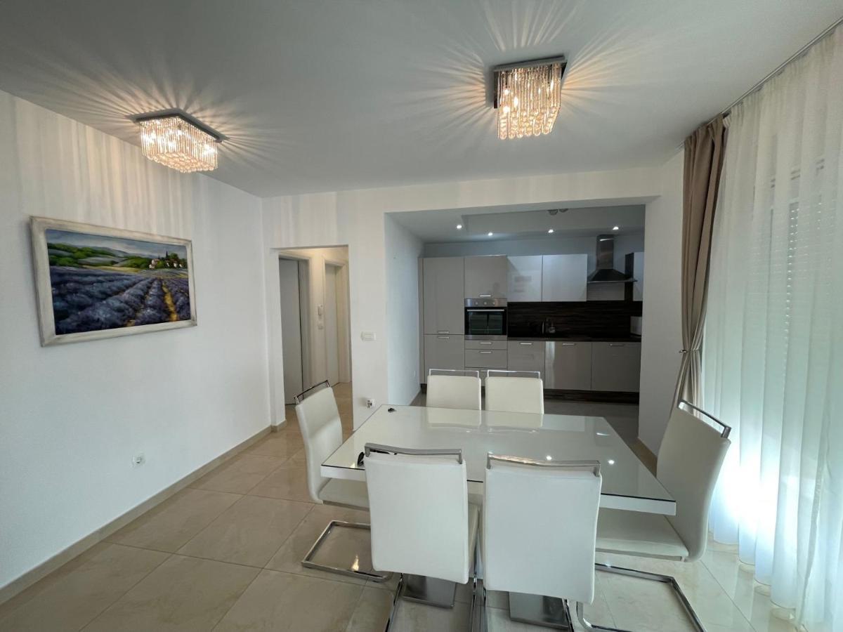 Luxury Apartment 1 Villa Arta Бибине Екстериор снимка