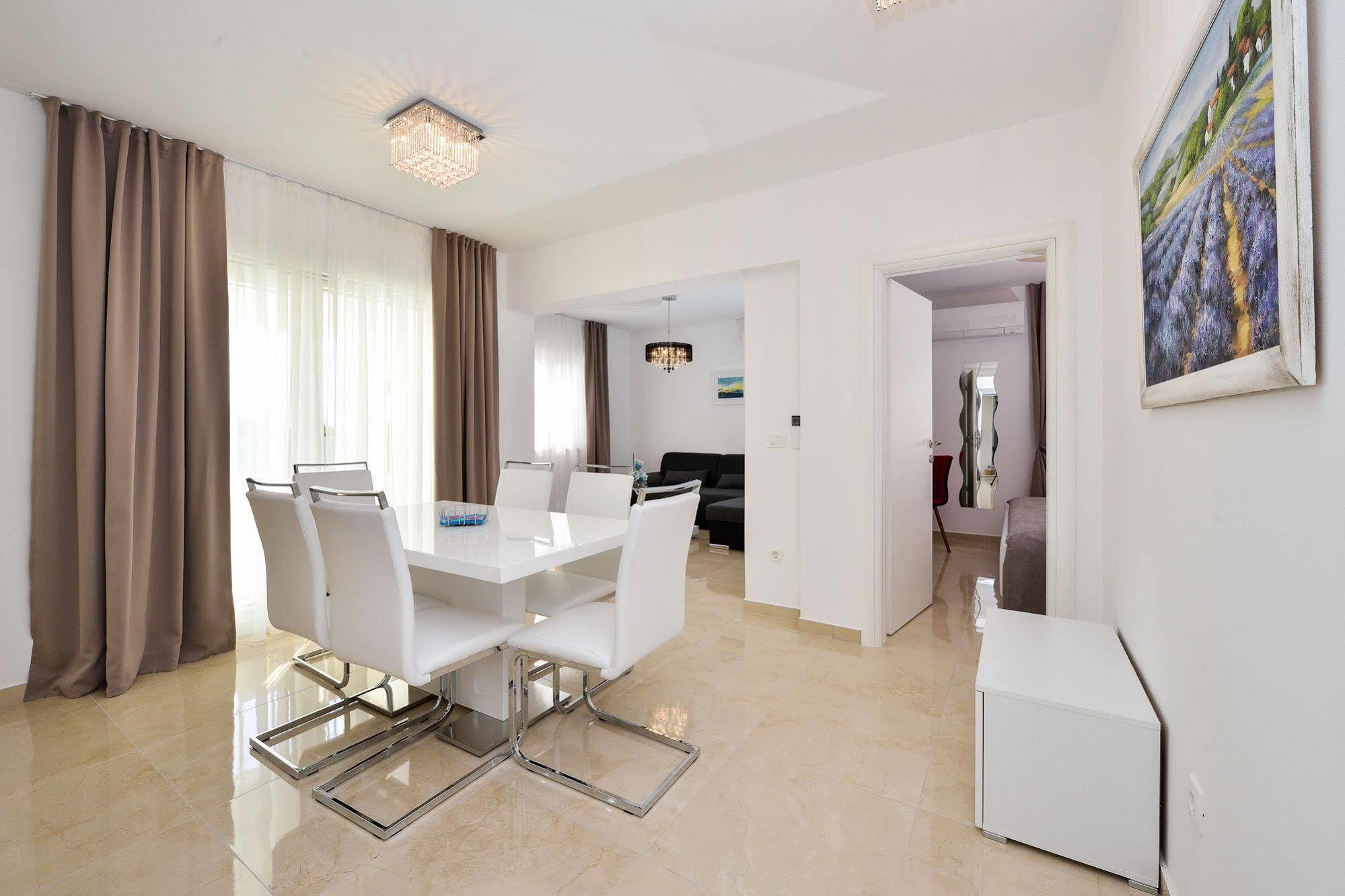 Luxury Apartment 1 Villa Arta Бибине Екстериор снимка