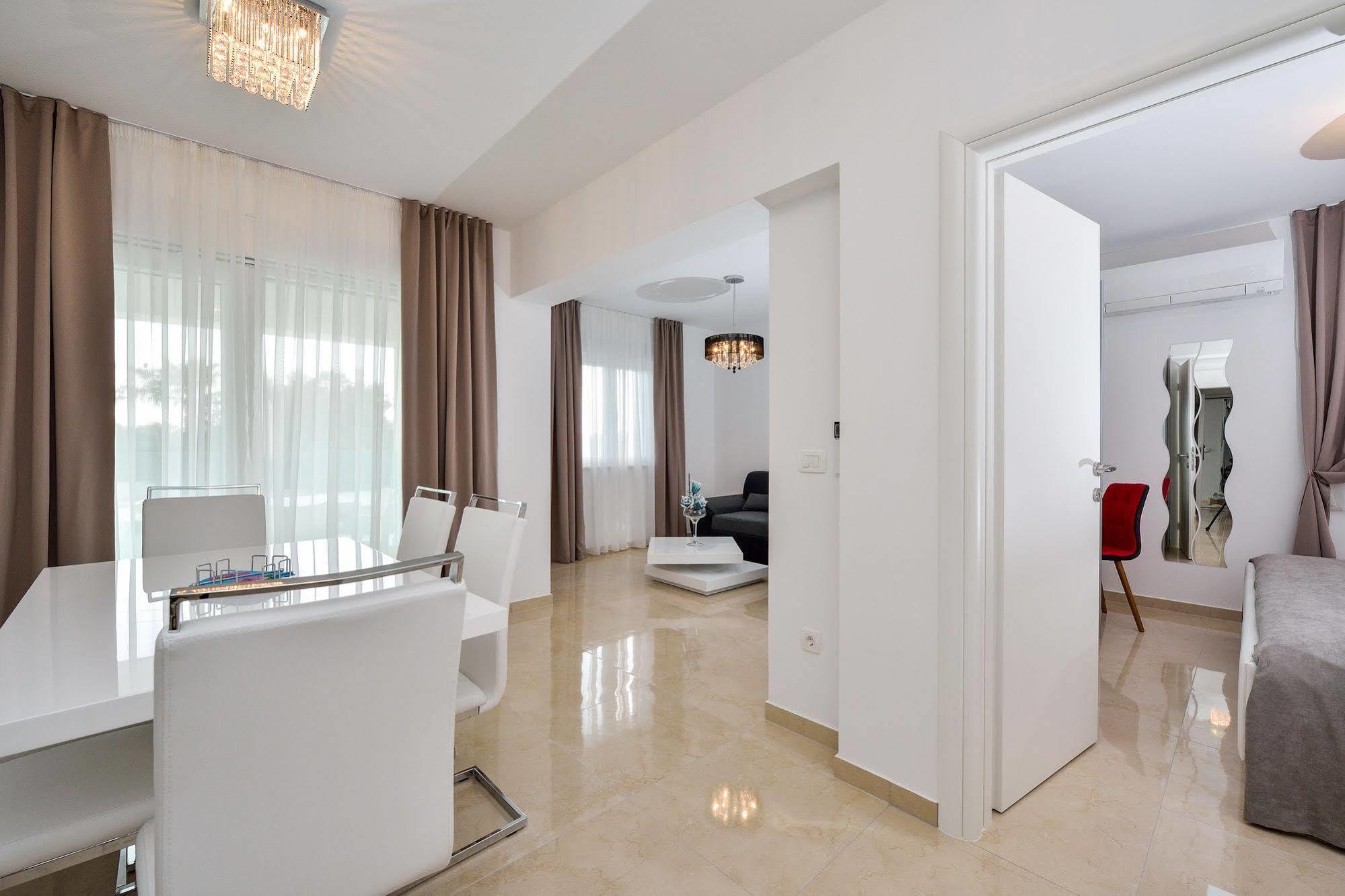 Luxury Apartment 1 Villa Arta Бибине Екстериор снимка