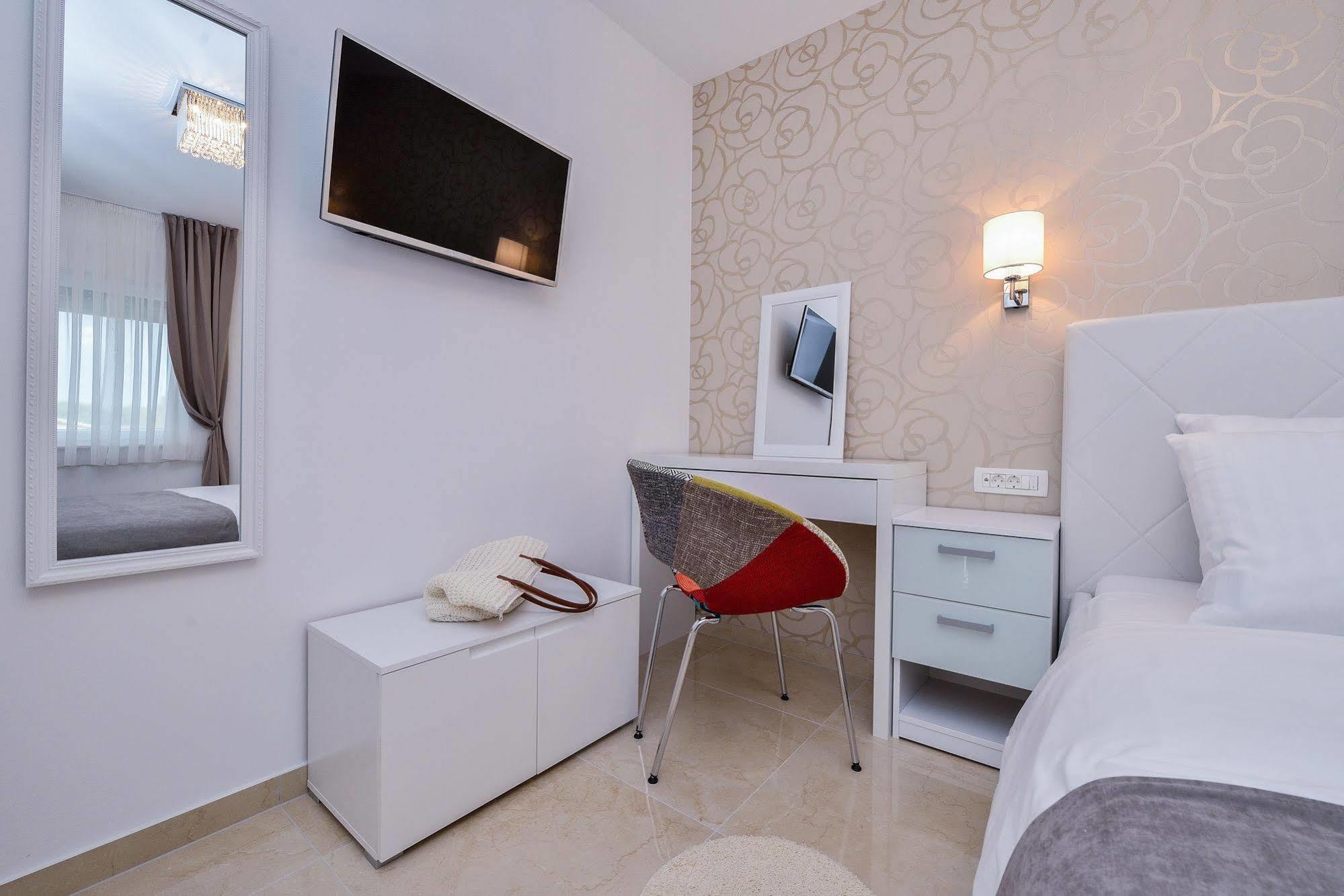 Luxury Apartment 1 Villa Arta Бибине Екстериор снимка