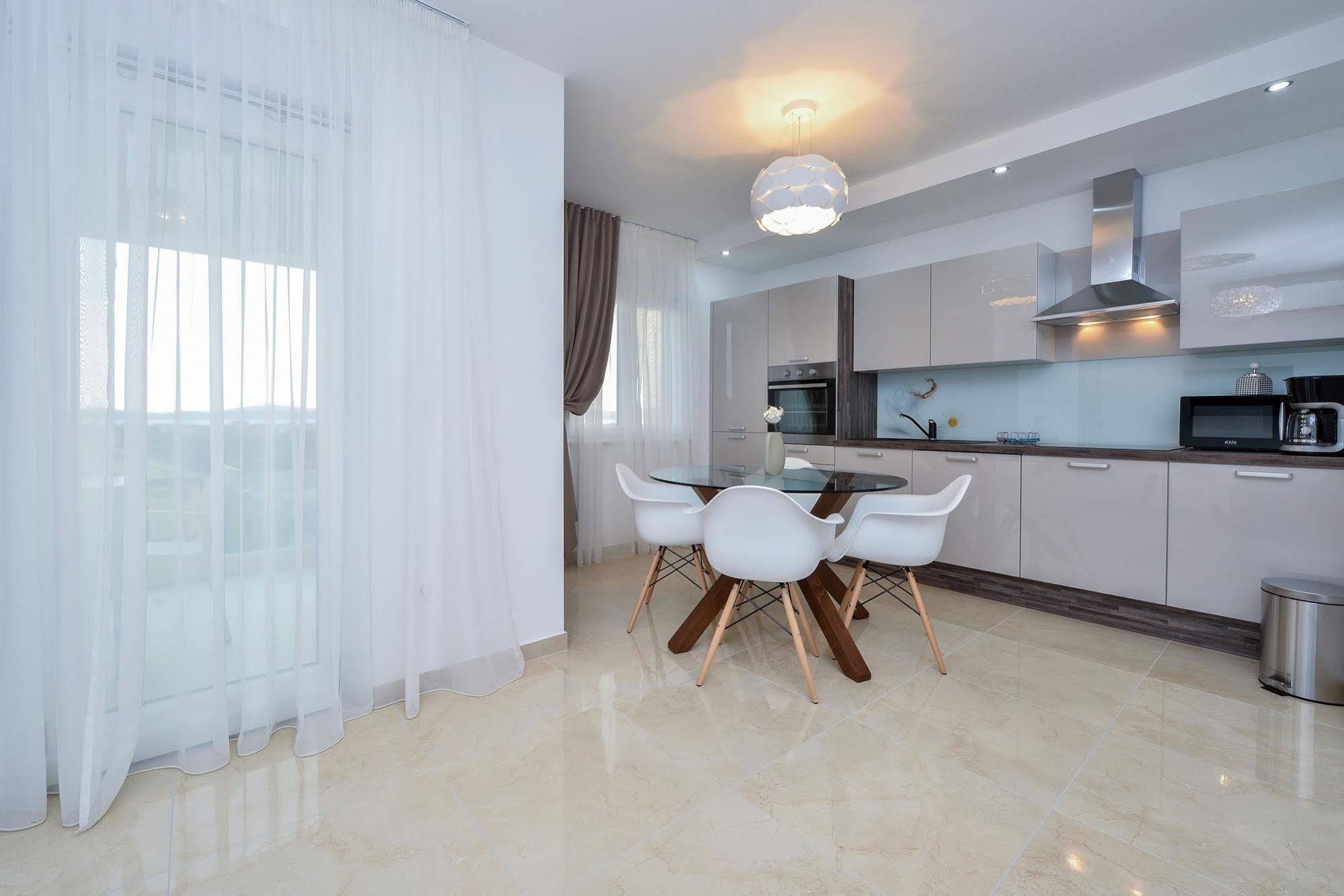 Luxury Apartment 1 Villa Arta Бибине Екстериор снимка