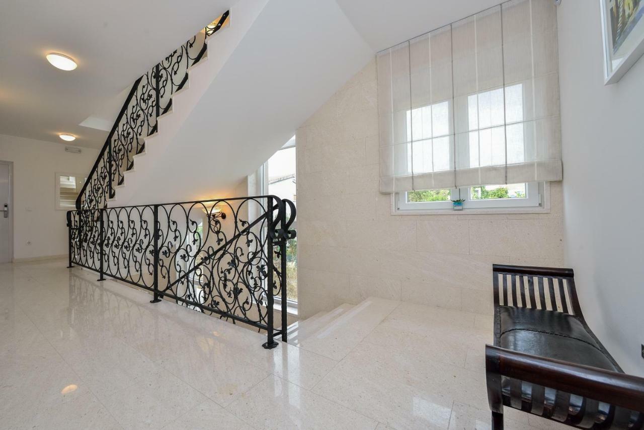 Luxury Apartment 1 Villa Arta Бибине Екстериор снимка