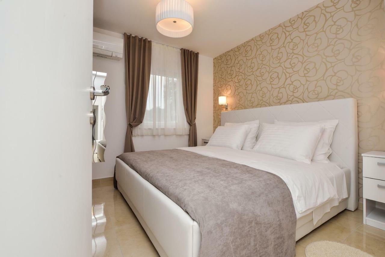Luxury Apartment 1 Villa Arta Бибине Екстериор снимка